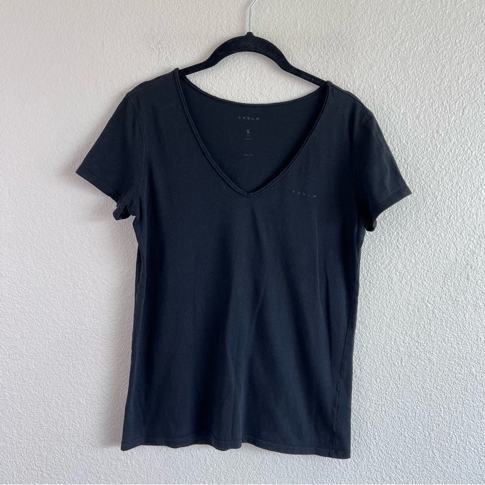 Tesla Brand Women's V-Neck Short Sleeve Black T-Shirt‎